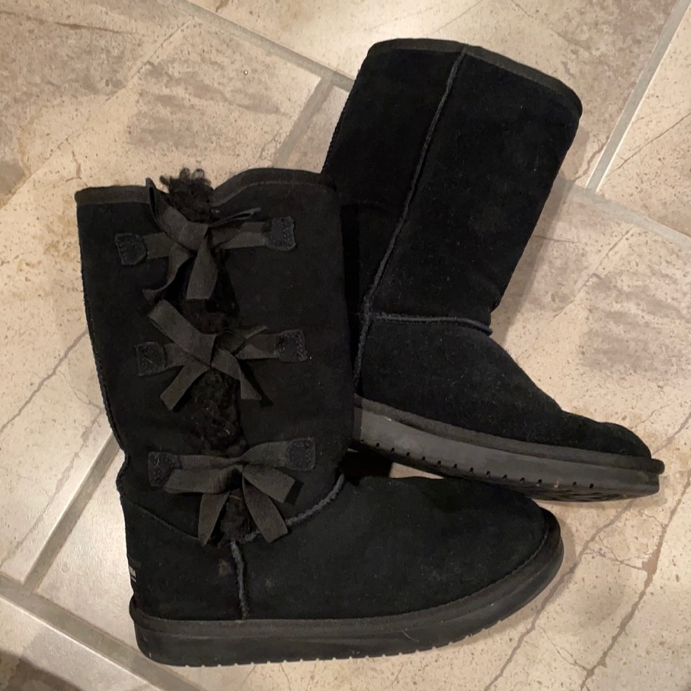Kookaburra by UGG girls boots size 3